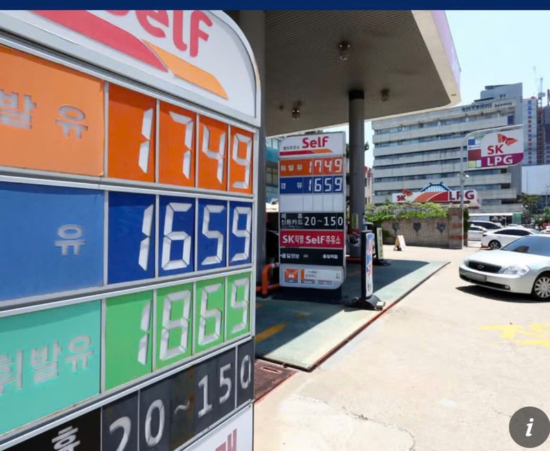Quỹ Tiền tệ Quốc tế (IMF) từng đưa ra ước tính: Nếu giá dầu tăng gấp đôi, tức tăng 100%, GDP toàn cầu có thể giảm 1,5 đến 2%, còn lạm phát sẽ tăng thêm từ 3 đến 4 điểm phần trăm. 04.jpg