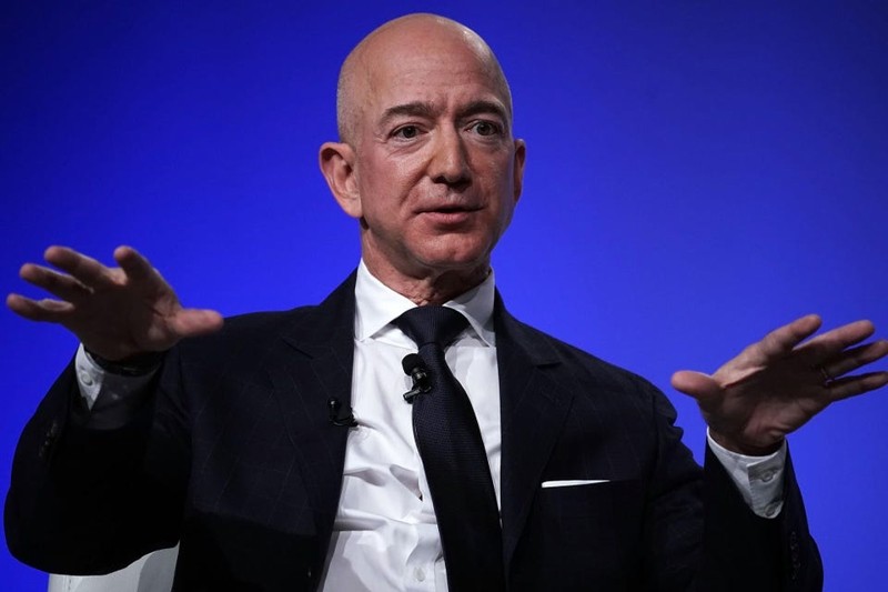 Trong nhiều năm, Bezos từng bị phố Wall chế giễu vì “bán sách mà không có lợi nhuận”. 05 Jeff Bezos.jpg