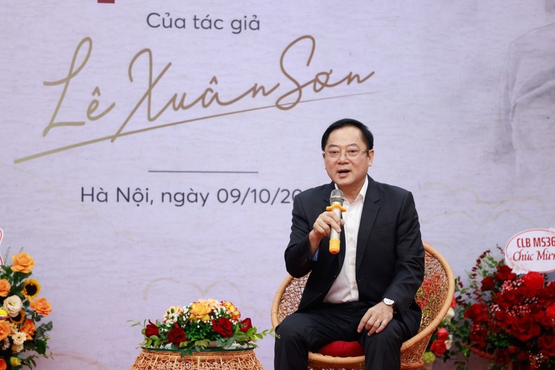 Lê Xuân Sơn tại buổi ra mắt sách. 08.jpg