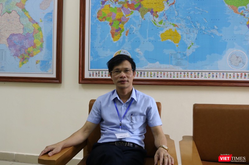 Ông Vũ Đình Hà - Trưởng điểm thi THCS Dịch Vọng (Cầu Giấy). Ảnh: Minh Thúy