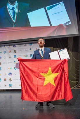 Em Nguyễn Mạnh Quân được trao giải Thí sinh đạt điểm cao nhất toàn cuộc thi Em Nguyễn Mạnh Quân được trao giải Thí sinh đạt điểm cao nhất toàn cuộc thi