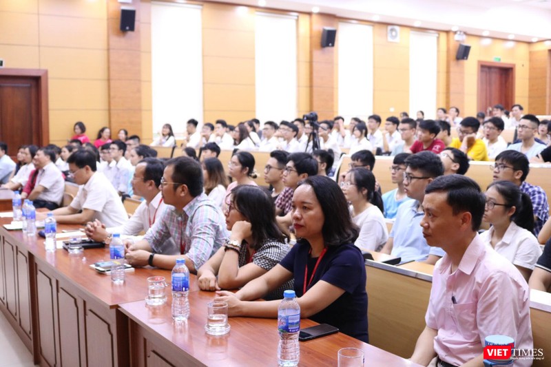 Các đại biểu tham dự chương trình