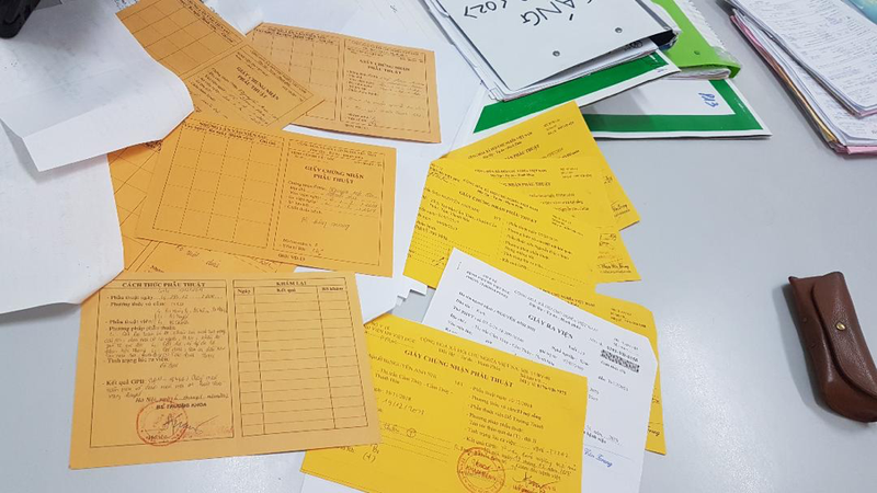 Giấy ra viện và chứng nhận phẫu thuật của cô tân sinh viên Y Nguyễn Anh Nhi Giấy ra viện và chứng nhận phẫu thuật của cô tân sinh viên Y Nguyễn Anh Nhi