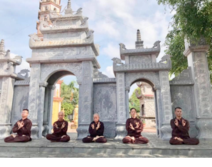 Thiền sinh của Viện nghiên cứu Y học dân tộc và Dưỡng sinh việt tập thiền tại Chùa Vũ Hạ, Thái Bình. Thiền sinh của Viện nghiên cứu Y học dân tộc và Dưỡng sinh việt tập thiền tại Chùa Vũ Hạ, Thái Bình.