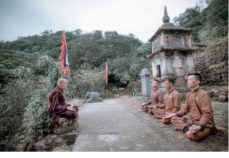 Ảnh Sư Cụ Thích Thiện Tâm truyền nhân thiền phái Trúc Lâm Yên tử Phật Hoàng đang truyền dạy Thiền dưỡng sinh tâm thể tại Am Ngọa Vân, Đông Triều, Quảng Ninh. Ảnh Sư Cụ Thích Thiện Tâm truyền nhân thiền phái Trúc Lâm Yên tử Phật Hoàng đang truyền dạy Thiền dưỡng sinh tâm thể tại Am Ngọa Vân, Đông Triều, Quảng Ninh.