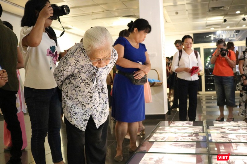 Cụ bà hoài niệm về "gánh hàng rong" Cụ bà hoài niệm về "gánh hàng rong"