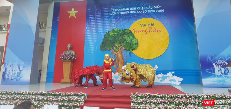 Tiết mục múa lân