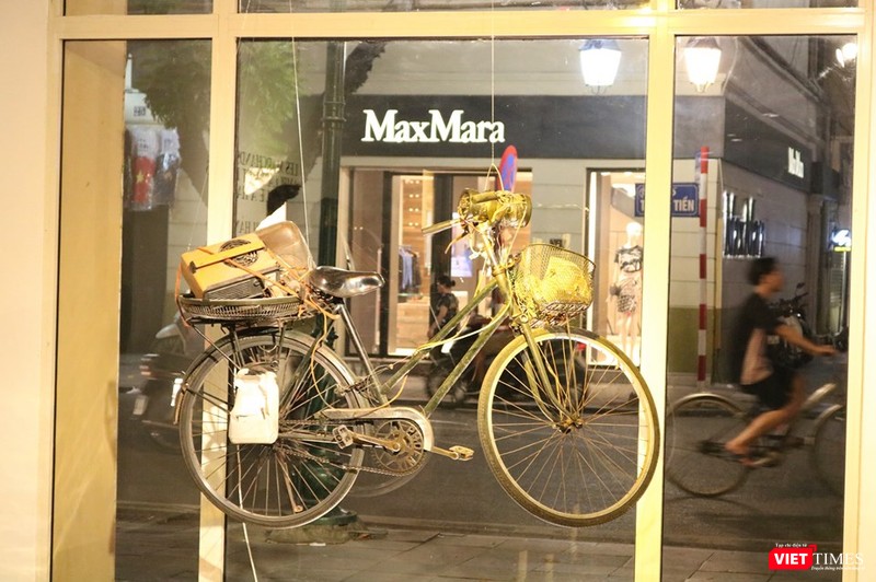 Chiếc xe đạp - hình ảnh quen thuộc gắn liền với gánh hàng rong Chiếc xe đạp - hình ảnh quen thuộc gắn liền với gánh hàng rong