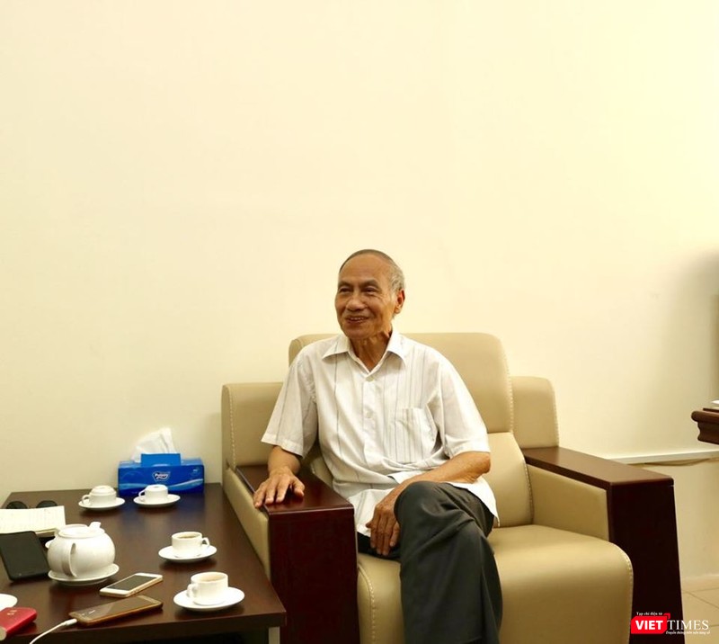 PGS. TSKH. Nguyễn Kế Hào tại buổi trò chuyện