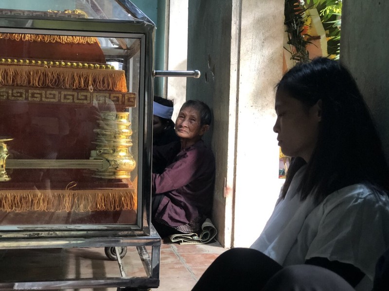 Mẹ và vợ anh Soái đau buồn trước sự ra đi của anh Mẹ và vợ anh Soái đau buồn trước sự ra đi của anh