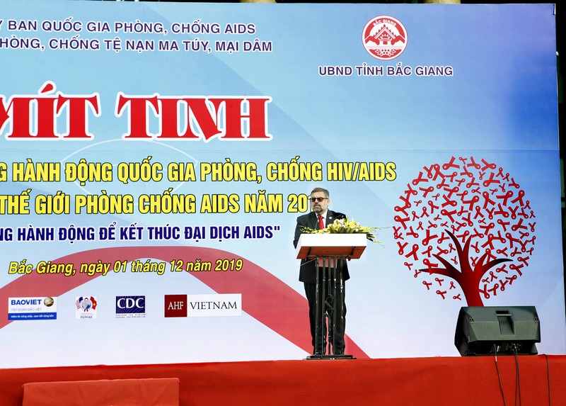 Ông Eamonn Murphy- Giám đốc Chương trình phối hợp của Liên hợp quốc về HIV và AIDS (UNAIDS) khu vực châu Á-Thái Bình Dương Ông Eamonn Murphy- Giám đốc Chương trình phối hợp của Liên hợp quốc về HIV và AIDS (UNAIDS) khu vực châu Á-Thái Bình Dương