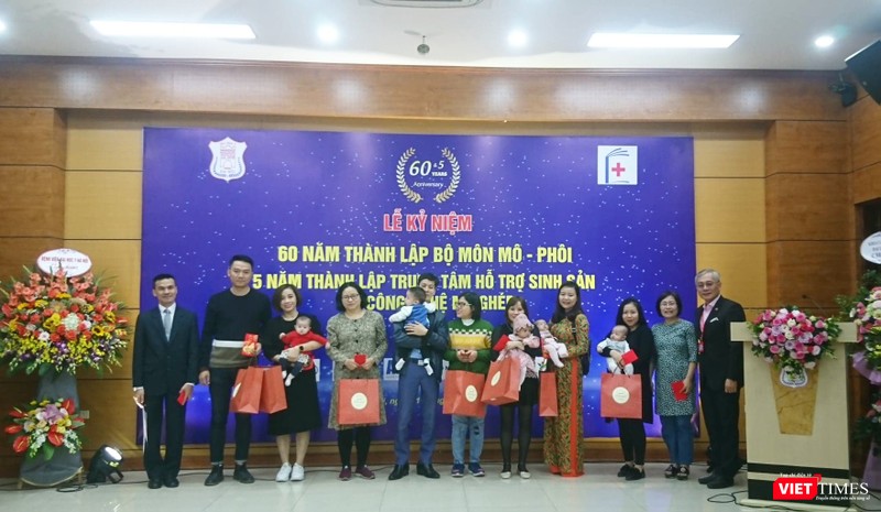 Các cặp vợ chồng vô sinh, hiếm muộn điều trị thành công tại Trung tâm Hỗ trợ sinh sản và Công nghệ mô ghép Các cặp vợ chồng vô sinh, hiếm muộn điều trị thành công tại Trung tâm Hỗ trợ sinh sản và Công nghệ mô ghép