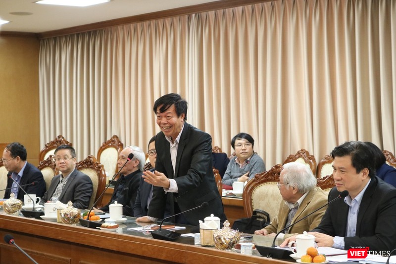 GS. Mai Ngọc Chừ - Đại diện Hội đồng thẩm định môn Tiếng Việt