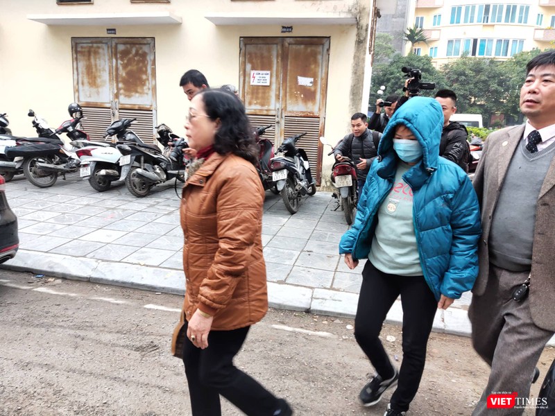 Bị cáo Nguyễn Bích Quy vội vã tham dự phiên tòa. Ảnh: Minh Thúy Bị cáo Nguyễn Bích Quy vội vã tham dự phiên tòa. Ảnh: Minh Thúy