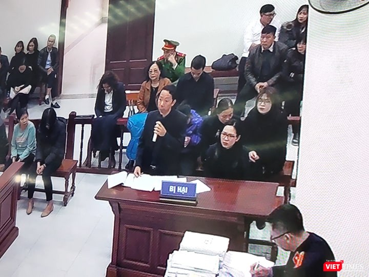 Bị hại - ông Lê Văn Sơn tại phiên tòa. Ảnh: Minh Thúy Bị hại - ông Lê Văn Sơn tại phiên tòa. Ảnh: Minh Thúy