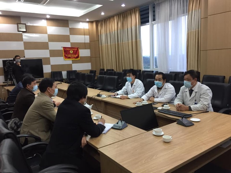 TS. Cao Hưng Thái làm việc tại Bệnh viện Bệnh Nhiệt đới Trung ương cơ sở 2. Ảnh: Lê Hảo