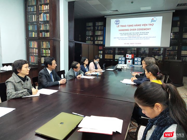 Lễ trao tặng hàng viện trợ của Cơ quan Hợp tác Quốc tế Nhật Bản với Viện Vệ sinh Dịch tễ Trung ương. Ảnh: Minh Thúy Lễ trao tặng hàng viện trợ của Cơ quan Hợp tác Quốc tế Nhật Bản với Viện Vệ sinh Dịch tễ Trung ương. Ảnh: Minh Thúy