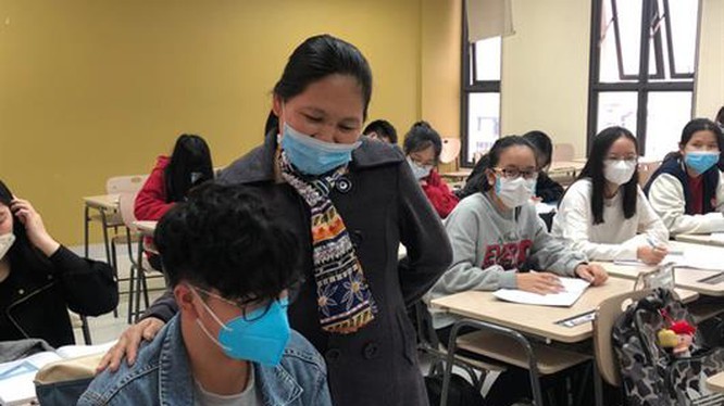 Giáo viên, học sinh đeo khẩu trang để phòng bệnh. Ảnh: Bộ GD&ĐT. Giáo viên, học sinh đeo khẩu trang để phòng bệnh. Ảnh: Bộ GD&ĐT.
