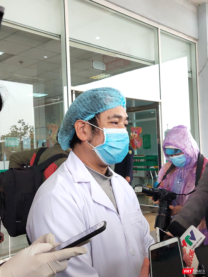 BS. Nguyễn Trung Cấp chia sẻ về những ngày chiến đấu với dịch bệnh. Ảnh: Minh Thúy