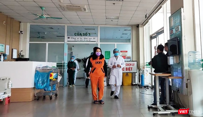 Bệnh nhân mắc COVID-19 xuất viện tại Bệnh viện Bệnh Nhiệt đới Trung ương. Ảnh: Minh Thúy Bệnh nhân mắc COVID-19 xuất viện tại Bệnh viện Bệnh Nhiệt đới Trung ương. Ảnh: Minh Thúy