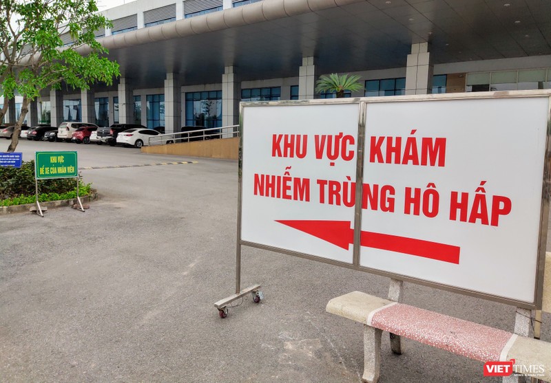 Khu vực khám nhiễm trùng hô hấp tại Bệnh viện Bệnh Nhiệt đới Trung ương. Ảnh: Minh Thúy 