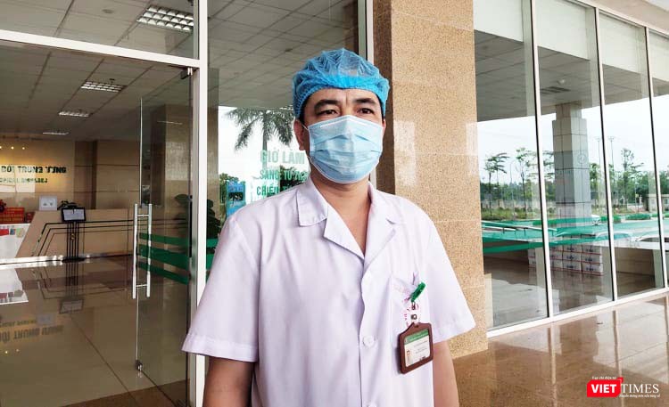ThS. BS. Nguyễn Thanh Bình nhớ lại những ngày điều trị cho bệnh nhân mắc COVID-19 tại Bệnh viện Bệnh Nhiệt đới Trung ương cơ sở 2. Ảnh: Minh Thúy