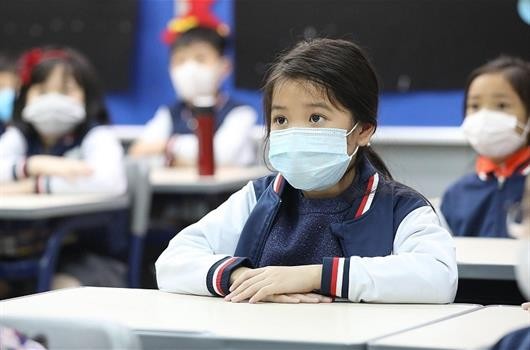 Học sinh đeo khẩu trang khi đến lớp. Ảnh: Bộ GD&ĐT