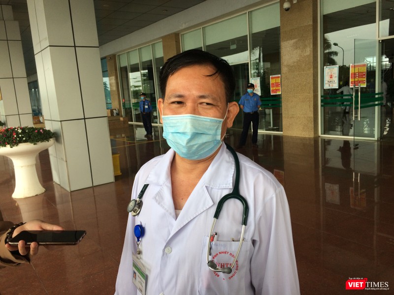 ThS. BSCKII. Trần Duy Hưng chia sẻ công tác điều trị cho bệnh nhân tại Bệnh viện. Ảnh: Minh Thúy ThS. BSCKII. Trần Duy Hưng chia sẻ công tác điều trị cho bệnh nhân tại Bệnh viện. Ảnh: Minh Thúy