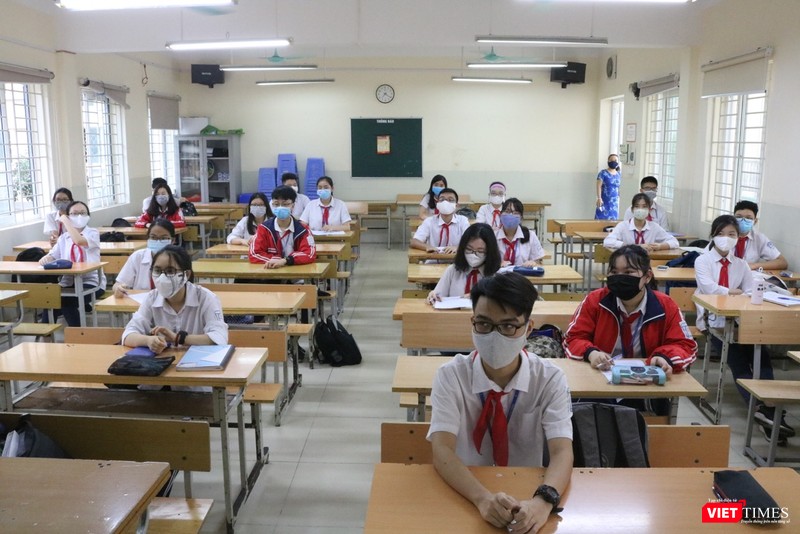 Học sinh tuân thủ quy định phòng dịch COVID-19 trong lớp học. Ảnh: Minh Thúy Học sinh tuân thủ quy định phòng dịch COVID-19 trong lớp học. Ảnh: Minh Thúy