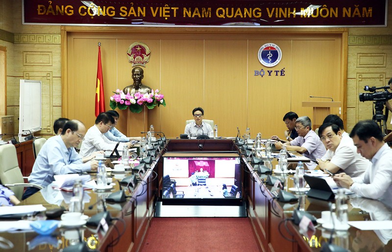 Phó Thủ tướng Vũ Đức Đam chủ trì cuộc họp Ban Chỉ đạo Quốc gia phòng, chống dịch COVID-19. Ảnh: Đình Nam