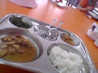 Bữa ăn thực tế của học sinh vào ngày 11/5. Ảnh: phụ huynh cung cấp