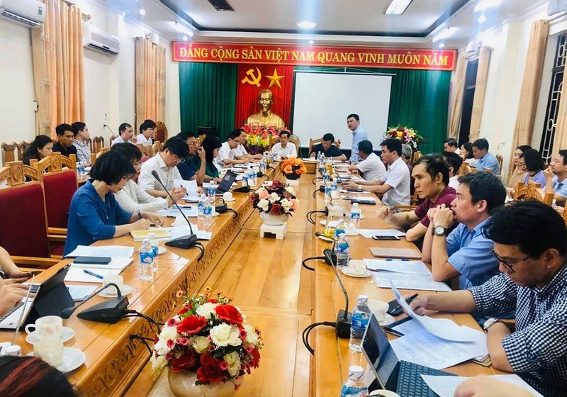 Thứ trưởng Bộ Y tế Đỗ Xuân Tuyên làm việc với lãnh đạo tỉnh Hà Tĩnh. Ảnh: Thảo Nguyên