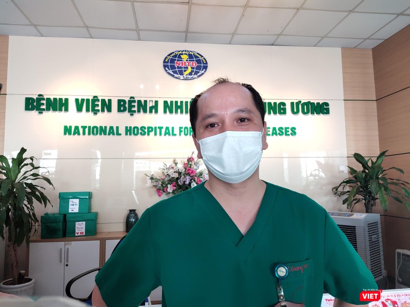 TS. BS. Trần Văn Giang - Phó Trưởng Khoa Virus ký sinh trùng, Bệnh viện Bệnh Nhiệt đới Trung ương cơ sở 2. Ảnh: Minh Thúy TS. BS. Trần Văn Giang - Phó Trưởng Khoa Virus ký sinh trùng, Bệnh viện Bệnh Nhiệt đới Trung ương cơ sở 2. Ảnh: Minh Thúy