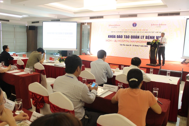 Thứ trưởng Bộ Y tế Nguyễn Trường Sơn nhấn mạnh các bệnh viện cần sử dụng tốt nhất các nguồn lực để phát triển. (Ảnh: Lê Hảo) Thứ trưởng Bộ Y tế Nguyễn Trường Sơn nhấn mạnh các bệnh viện cần sử dụng tốt nhất các nguồn lực để phát triển. (Ảnh: Lê Hảo)