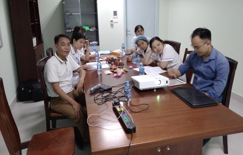 Điều dưỡng, cán bộ công nghệ thông tin tại Bệnh viện Nhi Trung ương tập huấn ngoài giờ về di động Y bạ điện tử và ứng dụng chăm sóc di động (Ảnh: BVCC) Điều dưỡng, cán bộ công nghệ thông tin tại Bệnh viện Nhi Trung ương tập huấn ngoài giờ về di động Y bạ điện tử và ứng dụng chăm sóc di động (Ảnh: BVCC)