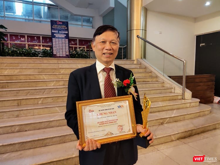 PGS. TS. Trần Quý Tường khẳng định hồ sơ sức khỏe điện tử giúp mỗi người dân biết và tự quản lý thông tin sức khỏe liên tục, suốt đời (Ảnh: Minh Thuý) PGS. TS. Trần Quý Tường khẳng định hồ sơ sức khỏe điện tử giúp mỗi người dân biết và tự quản lý thông tin sức khỏe liên tục, suốt đời (Ảnh: Minh Thuý)