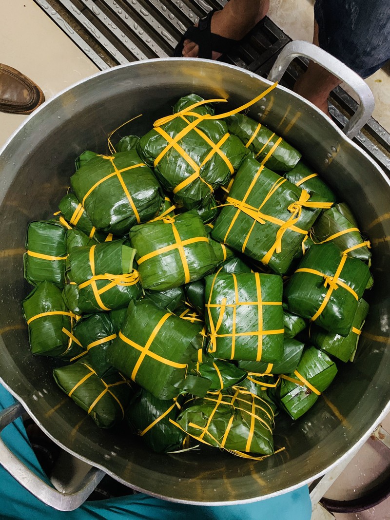 Những nồi bánh chưng ấm áp nghĩa tình (Ảnh: Hoàng Linh) Những nồi bánh chưng ấm áp nghĩa tình (Ảnh: Hoàng Linh)