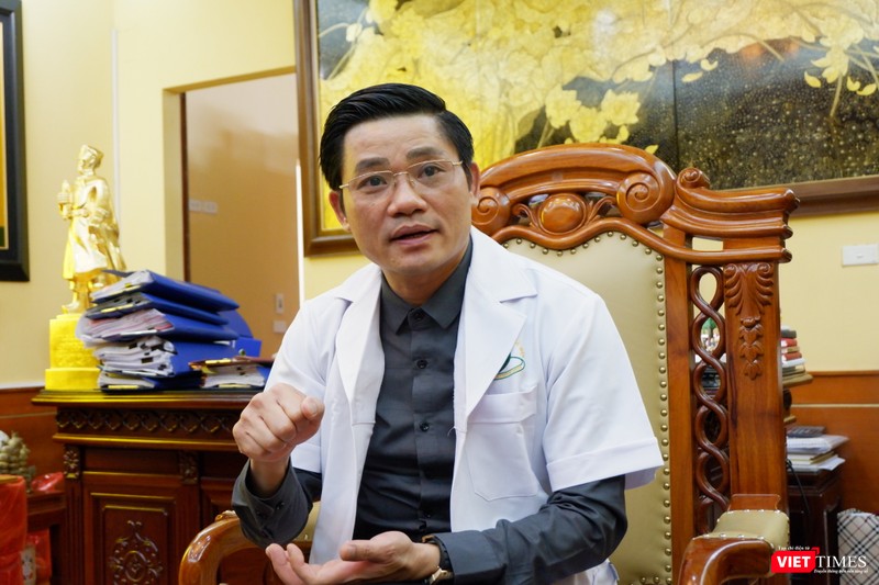 Theo PGS. TS. Nguyễn Duy Ánh, can thiệp bào thai là kỹ thuật phẫu thuật khó nhất trong sản khoa (Ảnh: Minh Thuý) Theo PGS. TS. Nguyễn Duy Ánh, can thiệp bào thai là kỹ thuật phẫu thuật khó nhất trong sản khoa (Ảnh: Minh Thuý)