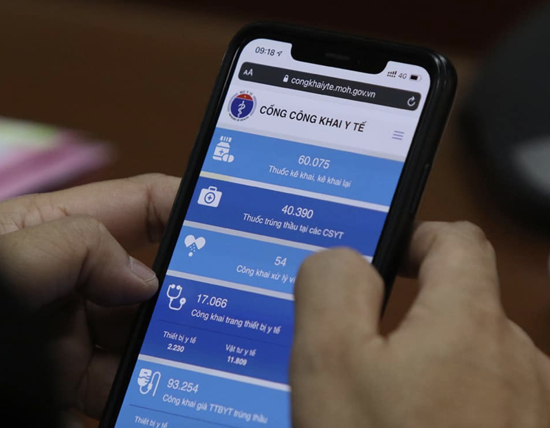 Người dân có thể dễ dàng truy cập Cổng công khai Y tế trên điện thoại thông minh (Ảnh: Chí Cường) Người dân có thể dễ dàng truy cập Cổng công khai Y tế trên điện thoại thông minh (Ảnh: Chí Cường)