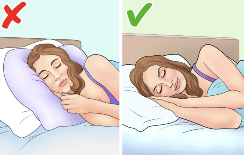 Nằm gối thấp để cổ không bị đau (Ảnh: Brightside) Nằm gối thấp để cổ không bị đau (Ảnh: Brightside)