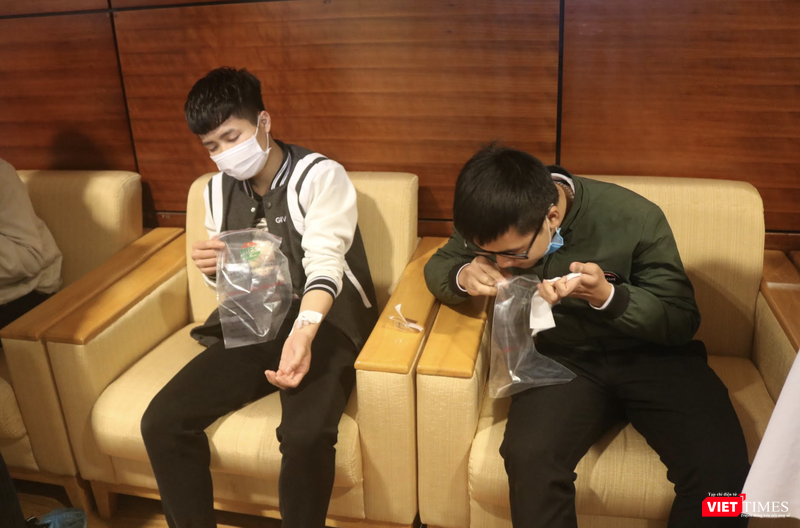 Tình huống nhiều người bị ngộ độc thực phẩm được đưa ra ở buổi diễn tập (Ảnh: Minh Thuý)