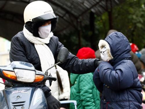 Người dân cần chủ động giữ ấm cơ thể khi trời rét để phòng bệnh (Ảnh minh hoạ)