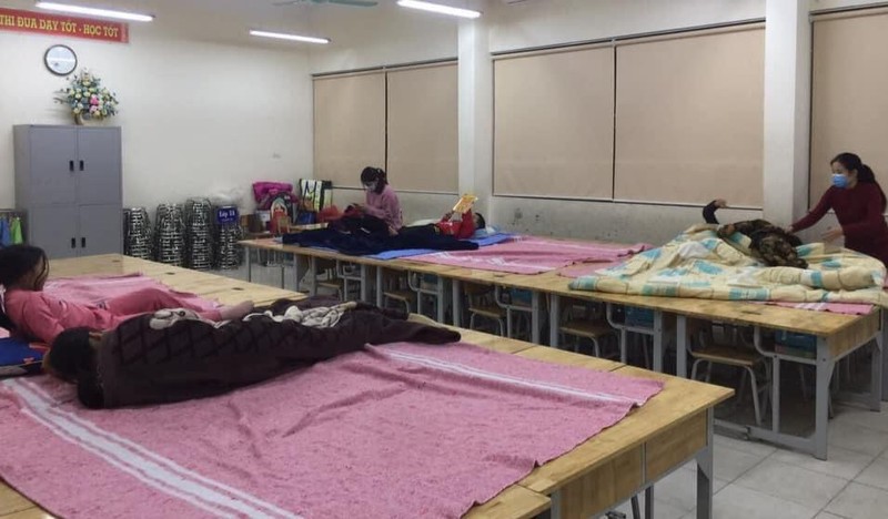 Các em học sinh đang cách ly ở Trường Tiểu học Xuân Phương (Ảnh - GVCC) Các em học sinh đang cách ly ở Trường Tiểu học Xuân Phương (Ảnh - GVCC)