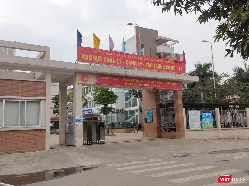 Cổng Trường Tiểu học Xuân Phương (Ảnh - Minh Thuý)