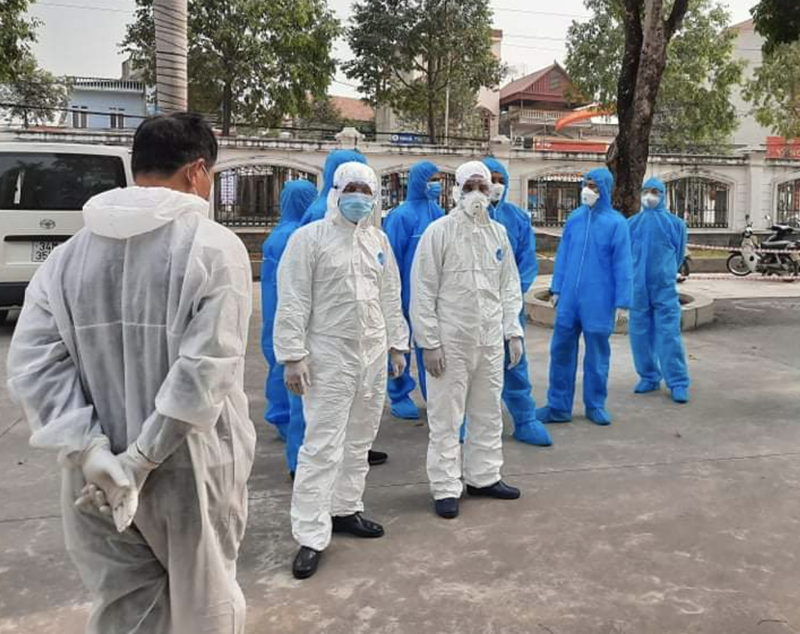 Đội ngũ lái xe vận chuyển bệnh nhân mắc COVID-19 ở Hải Dương được tập huấn trước khi lên đường làm nhiệm vụ (Ảnh - BS. Nguyễn Trung Cấp) Đội ngũ lái xe vận chuyển bệnh nhân mắc COVID-19 ở Hải Dương được tập huấn trước khi lên đường làm nhiệm vụ (Ảnh - BS. Nguyễn Trung Cấp)