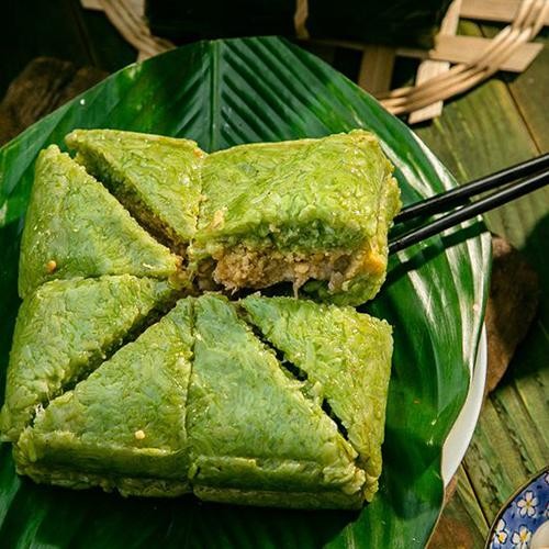 Bánh chưng truyền thống thường được cắt thành 8 miếng để dễ ăn (Ảnh minh hoạ)