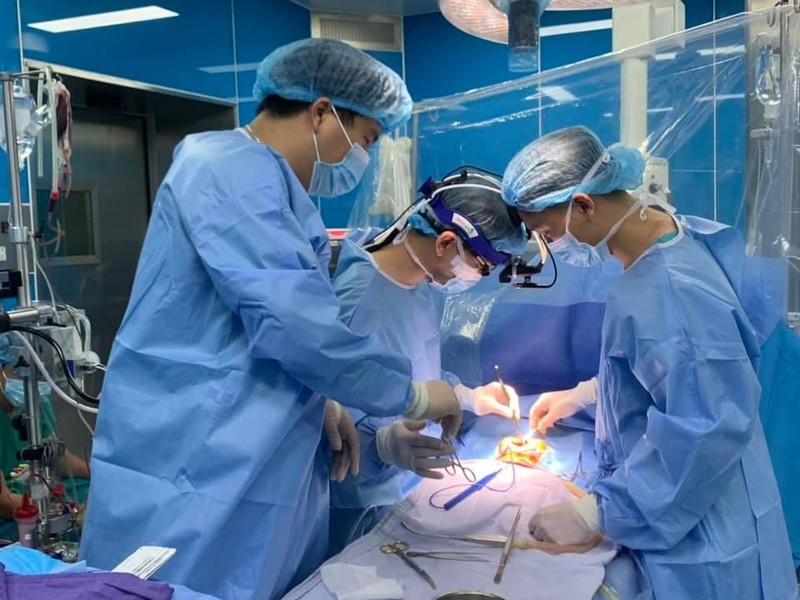 Các bác sĩ &quot;sửa chữa&quot; trái tim lỗi nhịp cho bệnh nhi (Ảnh - BVCC)
