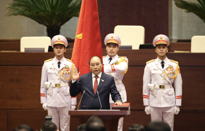 Tân Chủ tịch nước Nguyễn Xuân Phúc tuyên thệ (Ảnh: VGP/Nhật Bắc) Tân Chủ tịch nước Nguyễn Xuân Phúc tuyên thệ (Ảnh: VGP/Nhật Bắc)