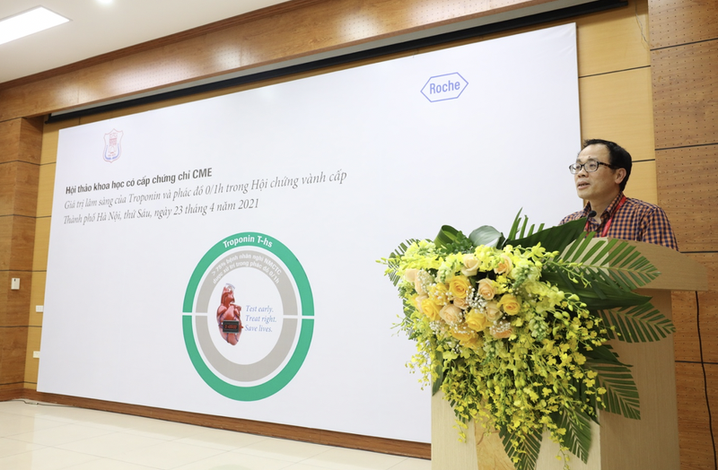 GS.TS.BS. Tạ Thành Văn - Chủ tịch Hội đồng Trường Đại học Y Hà Nội - chủ trì hội thảo