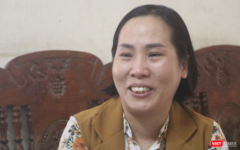 Chị Hưng bị sốc và luôn cảm thấy buồn khi phát hiện em bé đầu lòng mắc bệnh (Ảnh - Minh Thuý)